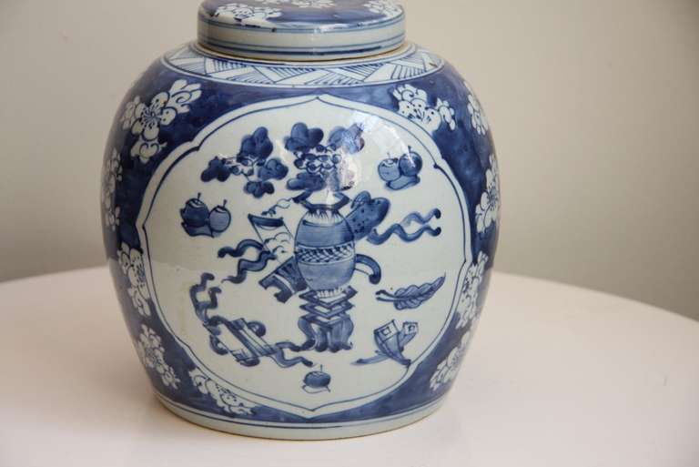 Antique Chinese Oriental Ceramic Blue and White Porcelain Covered Jar