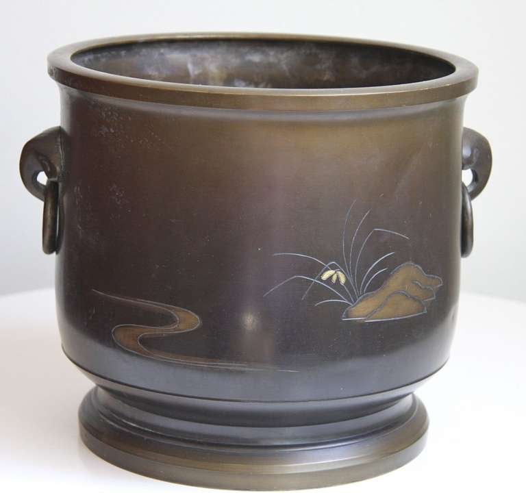 Antique Japanese Bronze Hibachi In Good Condition For Sale In New York, NY