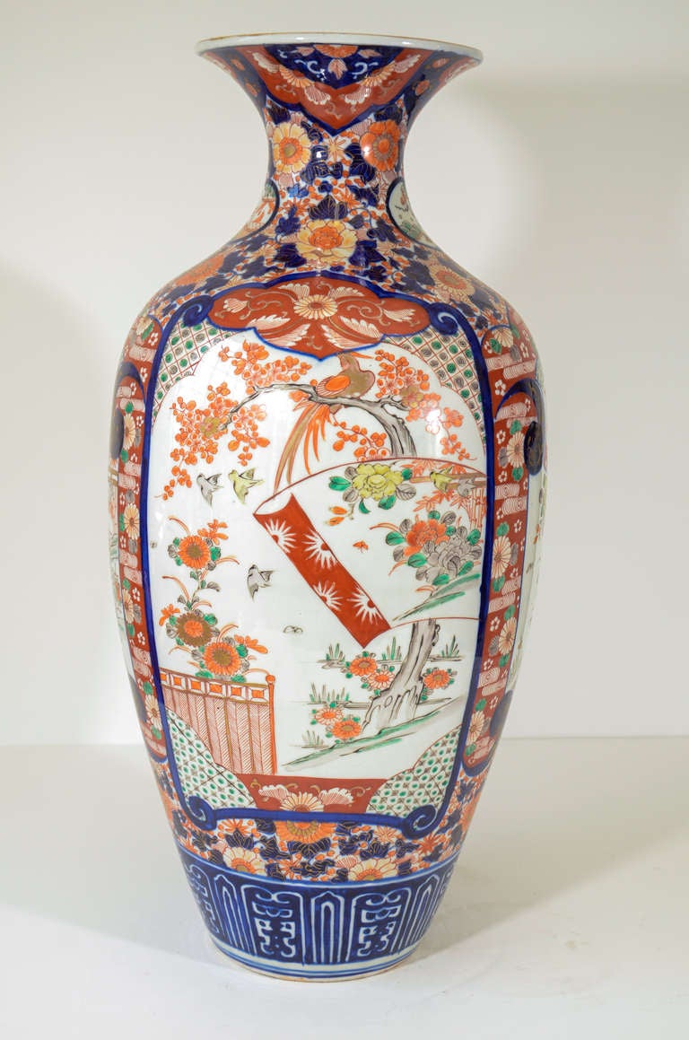 Antique Japanese Oriental Hand Painted Porcelain Ceramic Imari vase In Excellent Condition In New York, NY