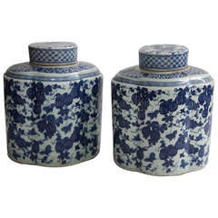 Pair Scallop Shaped Blue and White Chinese Porcelain Caddies