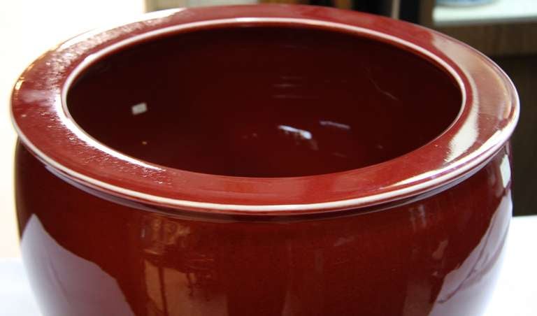 Pair Oxblood Sang de Boeuf Porcelain 14 Inch Jardiniere or Planter In Excellent Condition For Sale In New York, NY