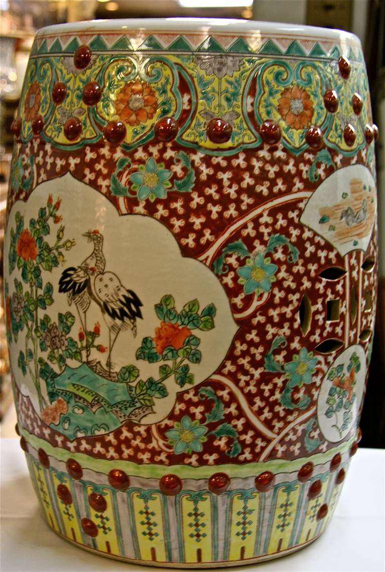 Antique Chinese Porcelain Garden Stool In Excellent Condition For Sale In New York, NY
