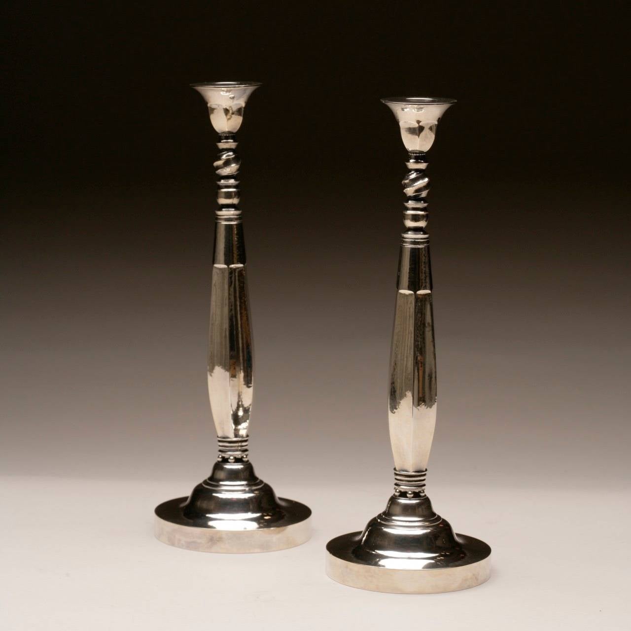 Very rare Georg Jensen candlesticks, no. 441 by Johan Rohde. Designed in 1915.

Elegant and refined; hand-hammered throughout. 12.5