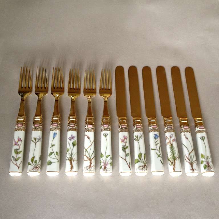 Flora Danica boxed dessert set for six. Made with A. Michelsen 24K gold vermeil blades and forks. Each piece features a beautiful, unique botanical motif, with knife and fork pairing. Excellent condition.