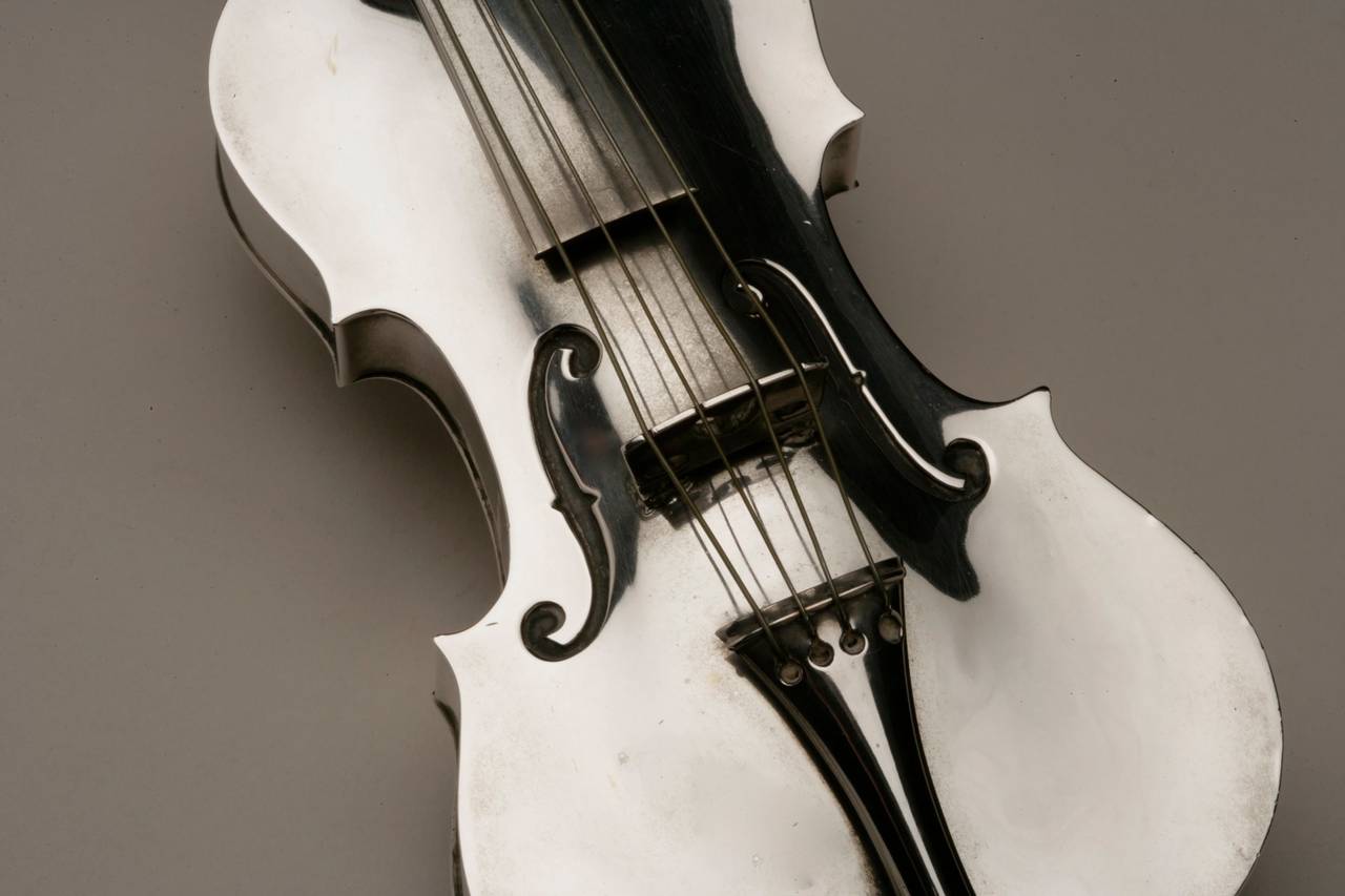 Unique Sterling Silver Hand Made Violin By Ole Petersen (1938-1998)

Ole Petersen (1938-1998) Was an award winning gold and silversmith. He trained at the Royal Danish Academy of Fine Arts and later worked with Georg Jensen in 1978. creating