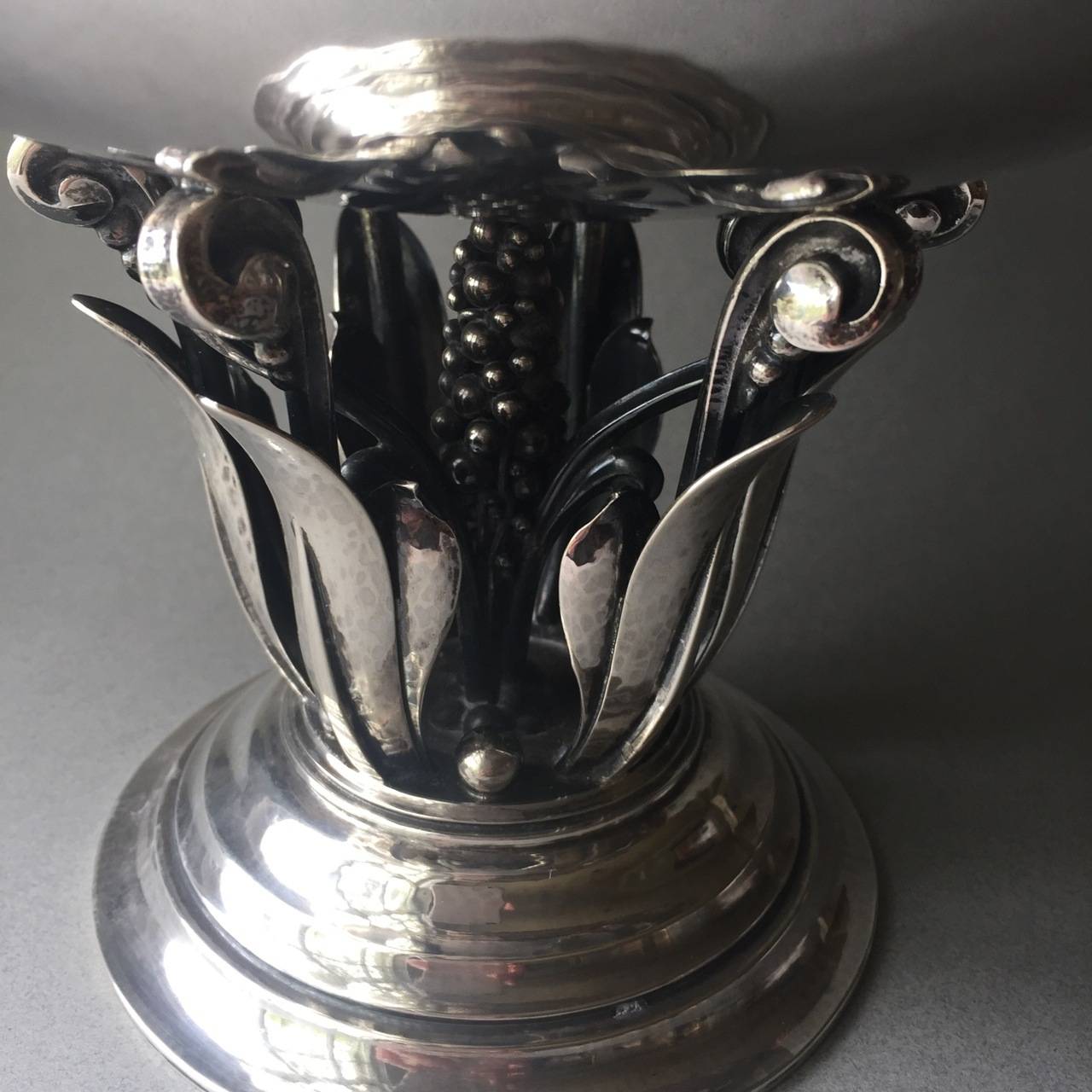 Georg Jensen Sterling Silver Centerpiece Bowl No. 196 by Johan Rohde In Excellent Condition In San Francisco, CA