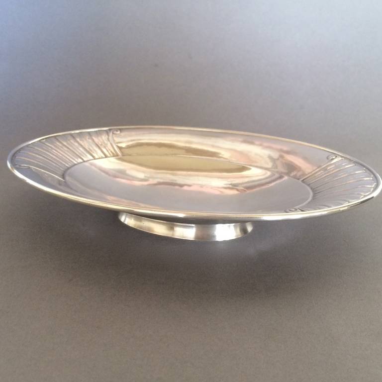 Georg Jensen Serving Footed Dish No. 45 by Johan Rohde In Excellent Condition In San Francisco, CA