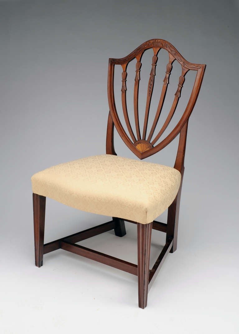 Federal Mahogany Carved Shield-back Side Chair, Salem, Massachusetts, c. 1791 In Excellent Condition In Kensington, MD