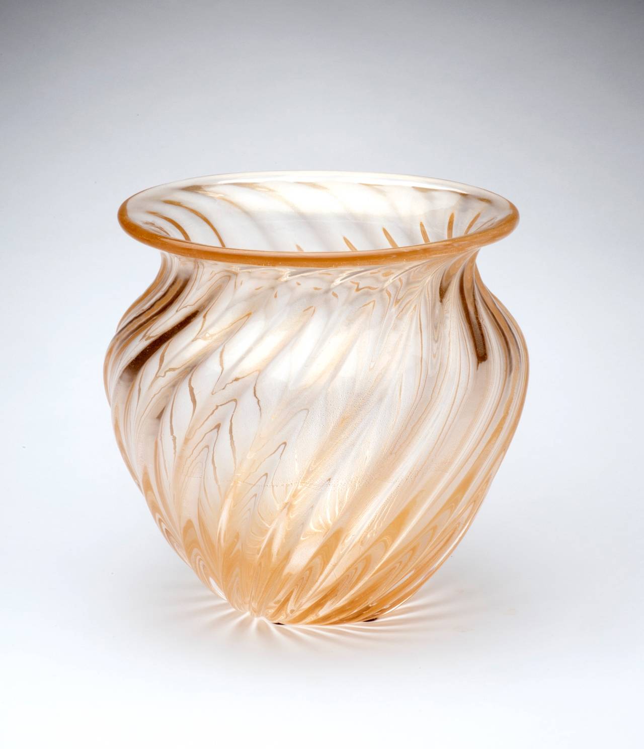 Archimede Seguso (Murano, 1909–1999).
Impressive Murano glass vase with gold flecks.
Handblown glass.
Measures: Height 10.5 inches,
diameter 10.5 inches.