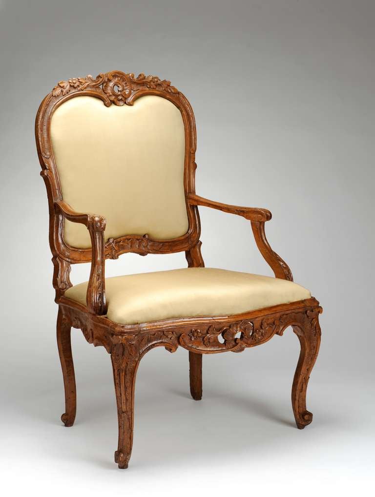 18th century Rococo French armchair
France, circa 1750
Carved fruitwood
Measures: 42