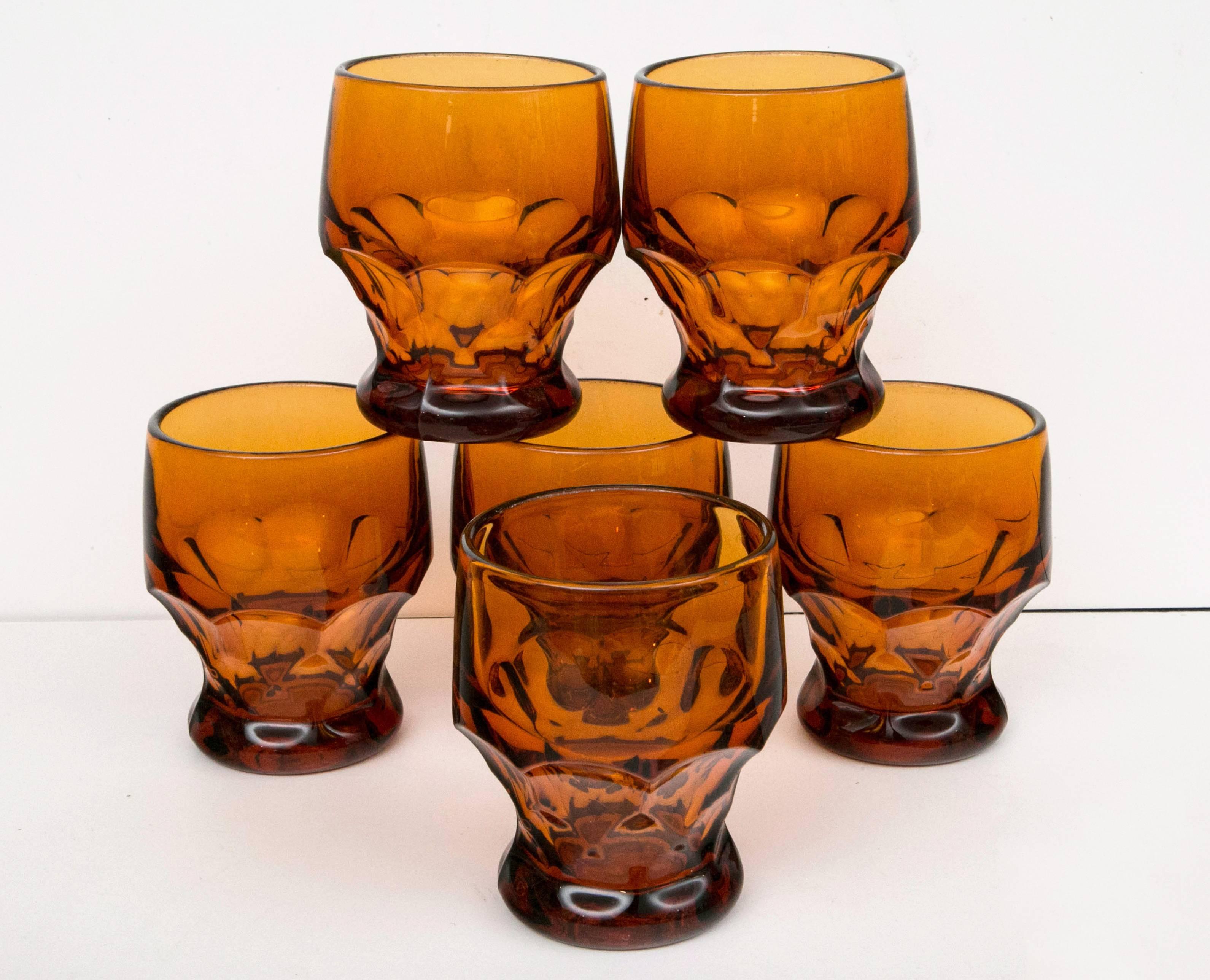 Stunning set of six amber retro/vintage Mid-Century glassware. Amber glass Hoffman House water glasses with a pleasing heft and large chunky shape, 1960s or 1970s vintage. These beauties are unmarked, and are all in very good condition. This is a