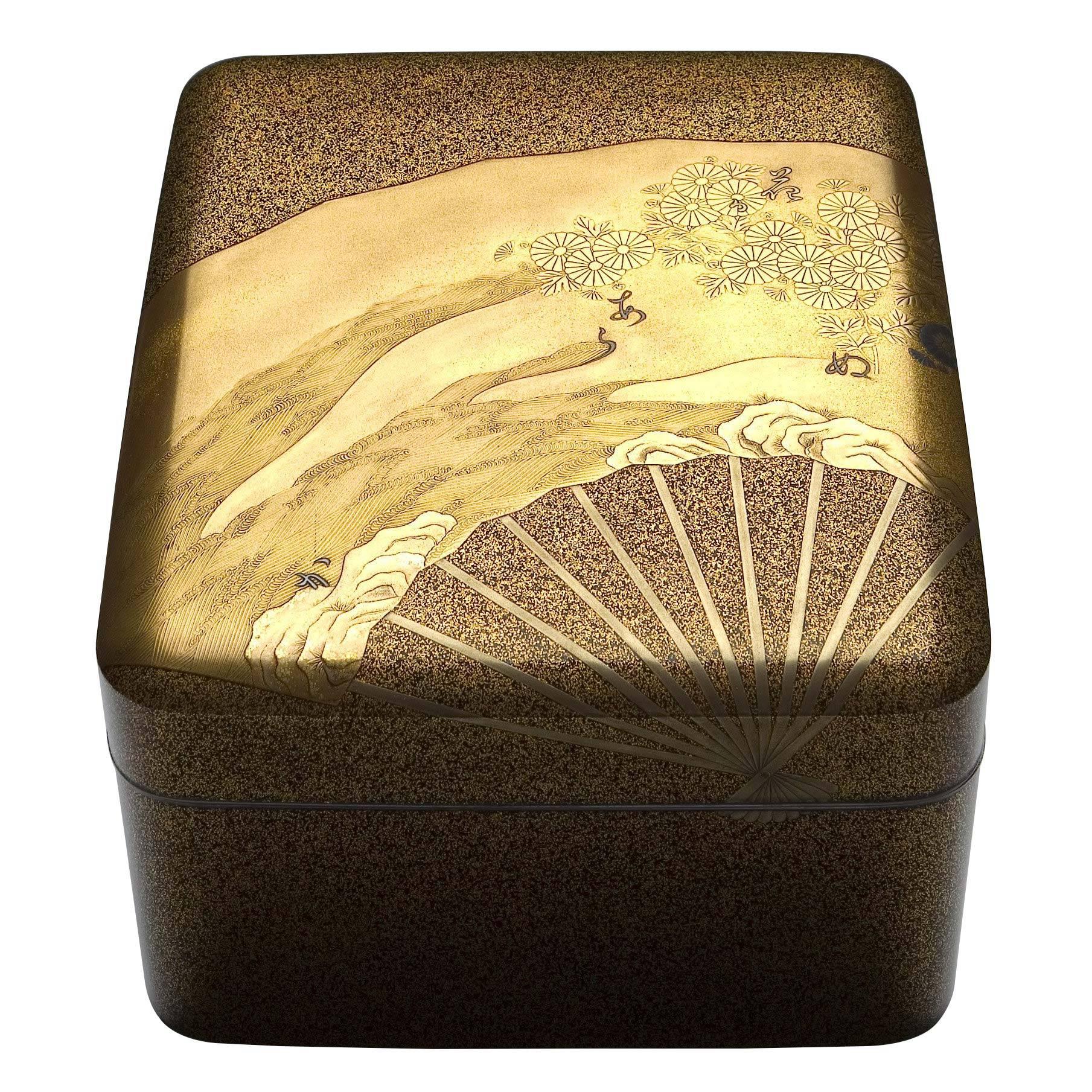 Gold Lacquer Tebako Box with Fan and Chrysanthemum For Sale