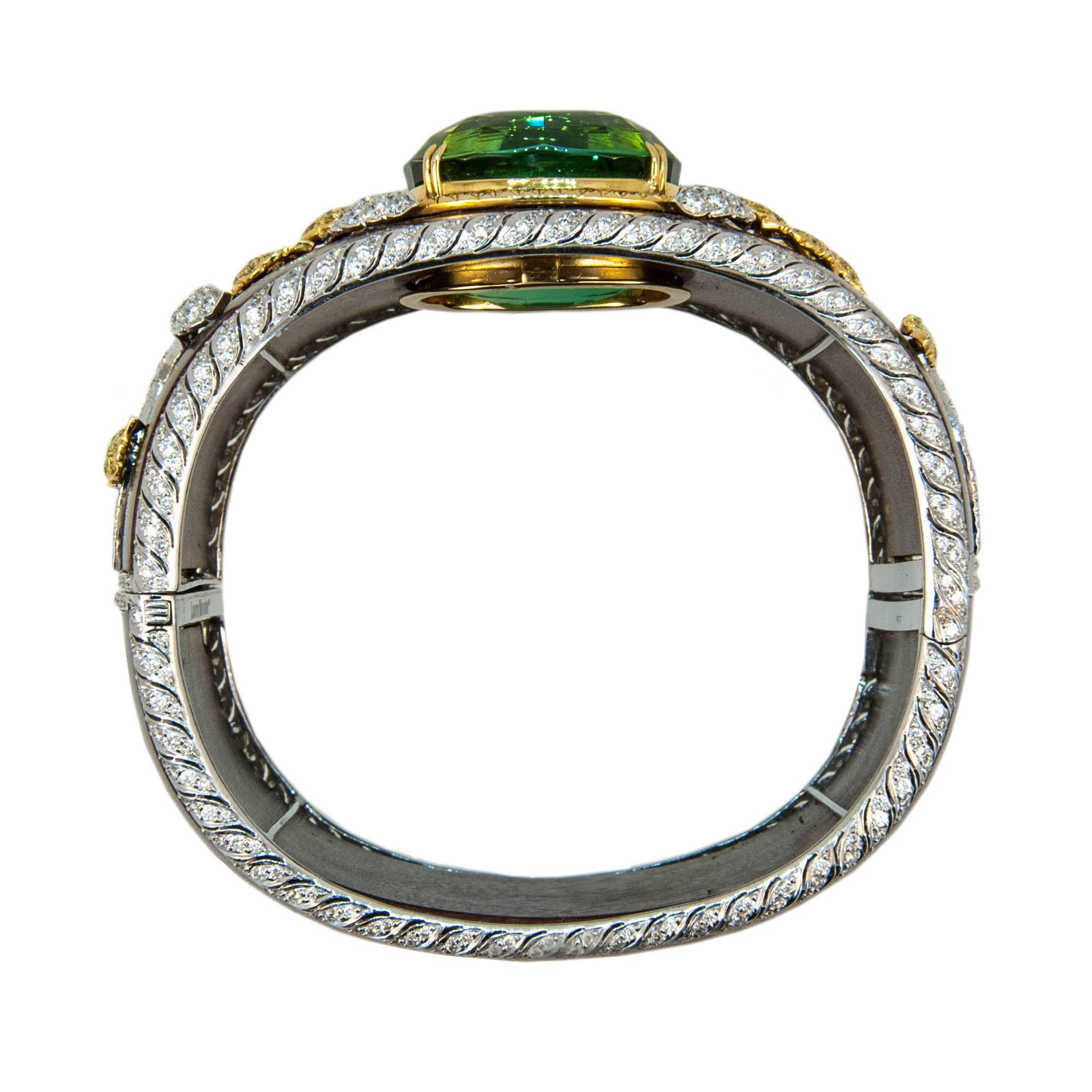 Women's Laura Munder 76.21 Carat Green Tourmaline Wood Diamond Two-Color Gold Bracelet For Sale