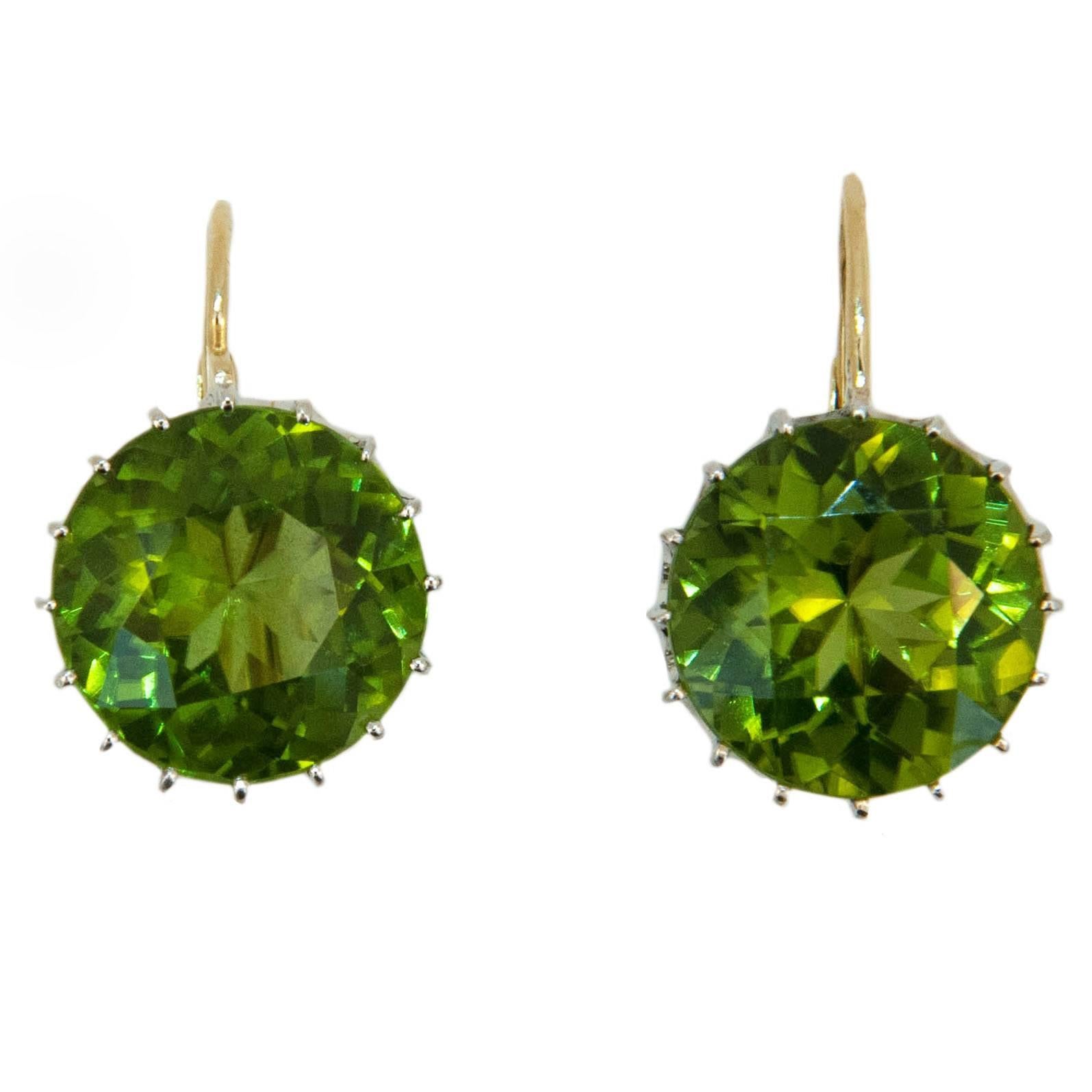 Laura Munder 13.5 millimeter Peridot Drops on a Wire Gold Earrings