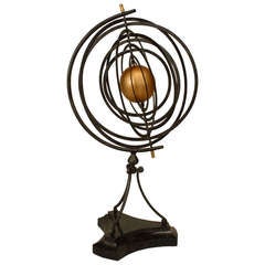 XXe siècle Sphère armillaire en fer avec base en marbre