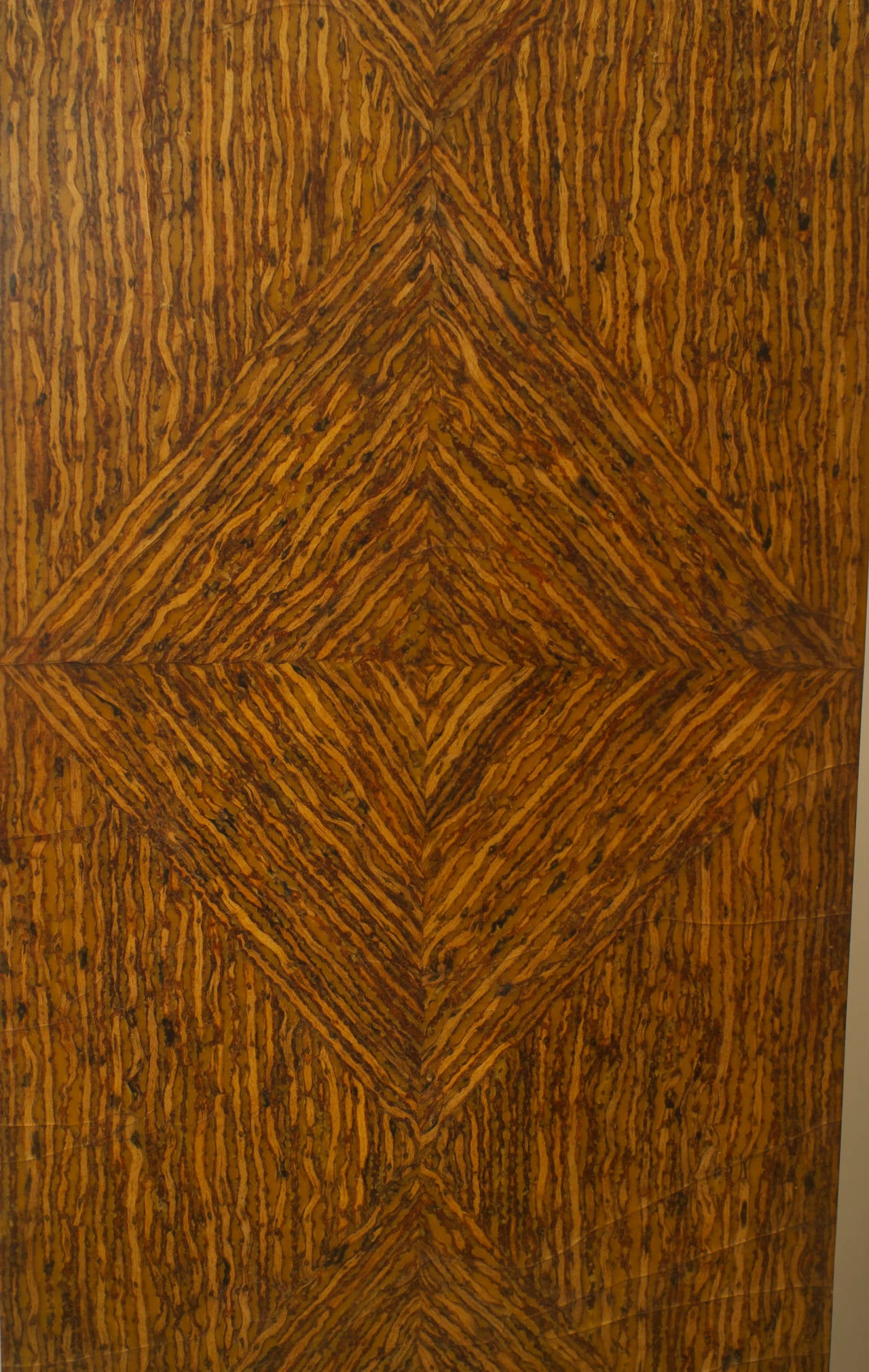 Mid-Century moderno Coppia di paraventi americani Art Moderne dipinti a finto colore a tre pieghe in vendita