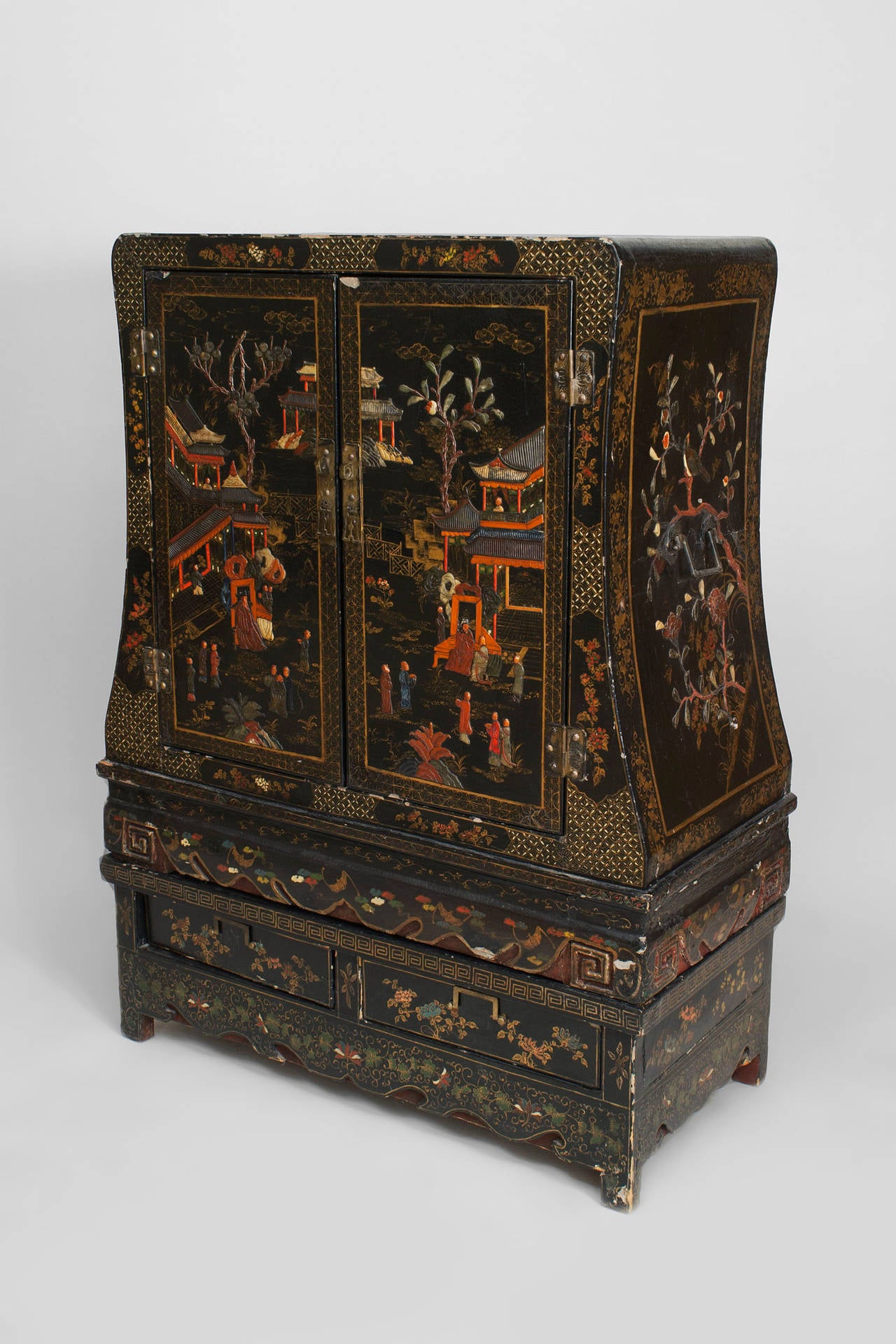 Asian Chinese style (19th Century) black lacquered and chinoiserie decorated 2 door cabinet with shaped sides and resting on a base with 2 drawers
