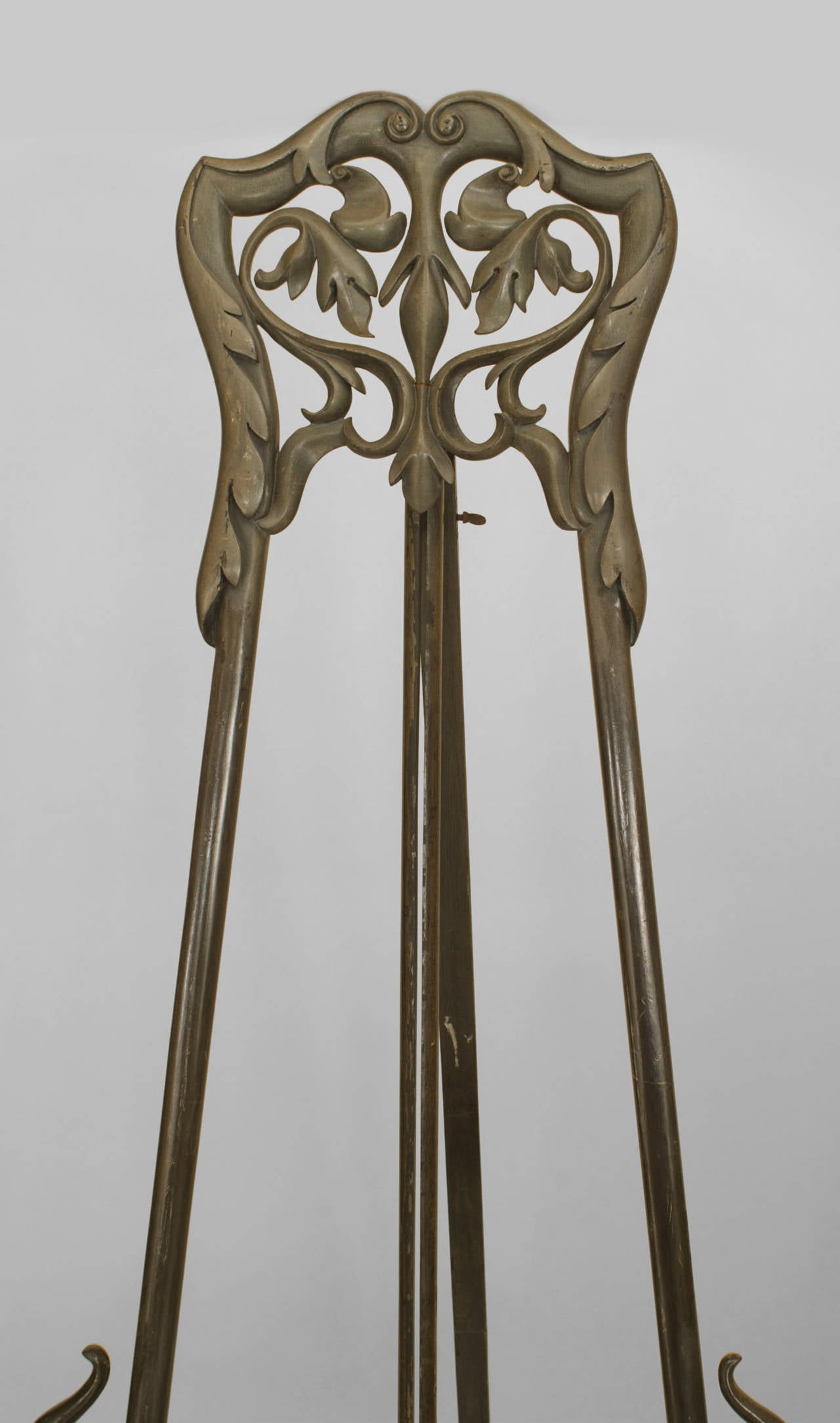 Ungherese Cavalletto o supporto in stile Art Nouveau filigranato di fine secolo in vendita