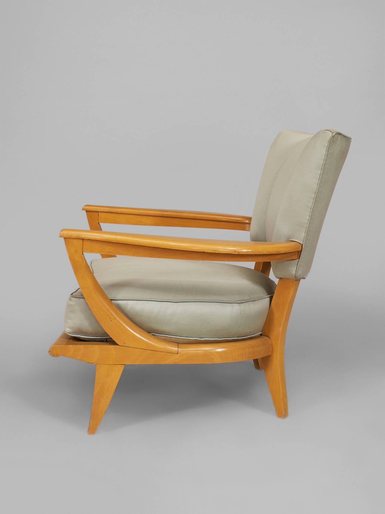 Mid-Century Modern Chaise à bras en érable français satiné