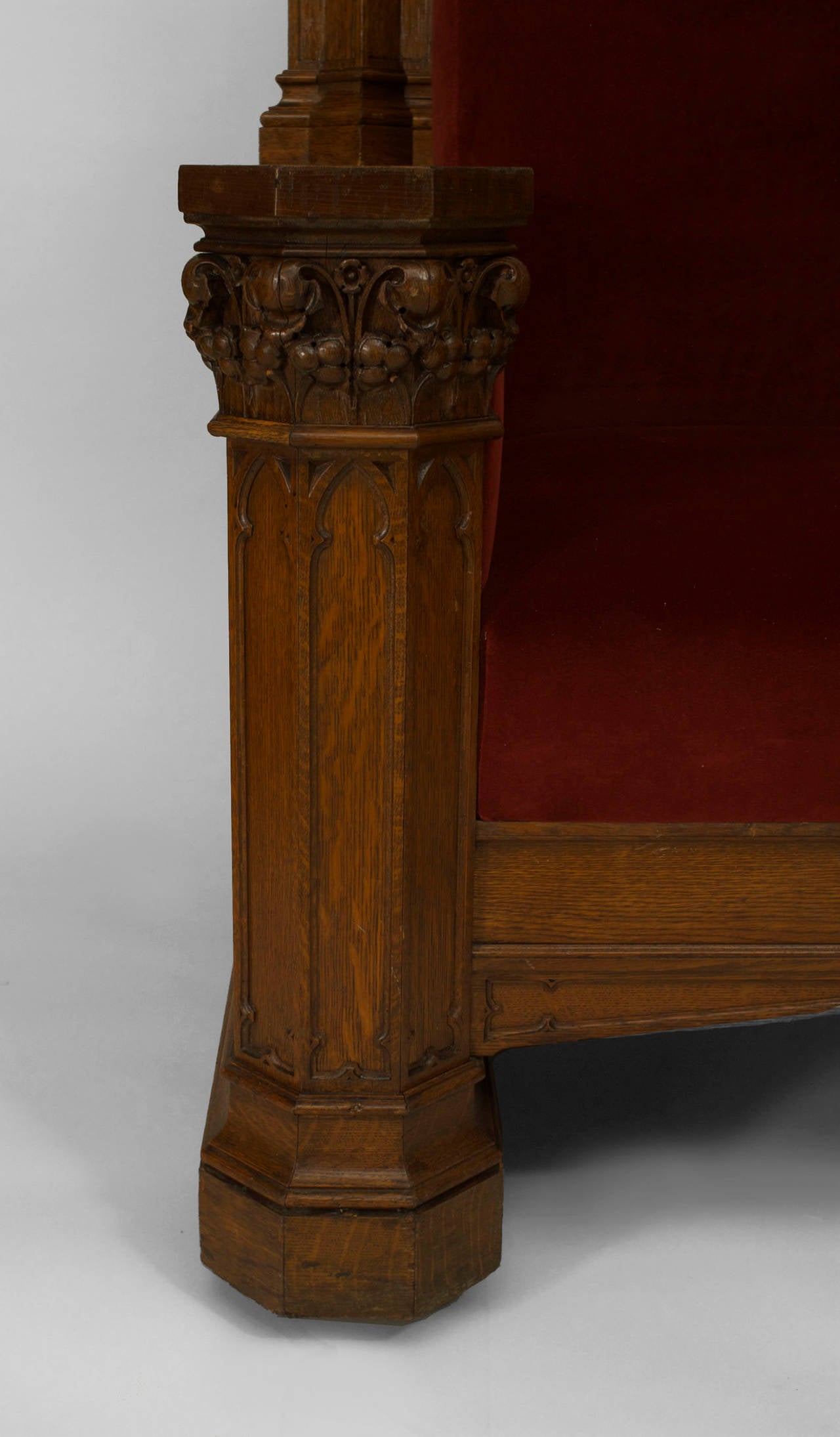 English Gothic Revival Red Velvet Throne Chair In Good Condition For Sale In Queens, NY