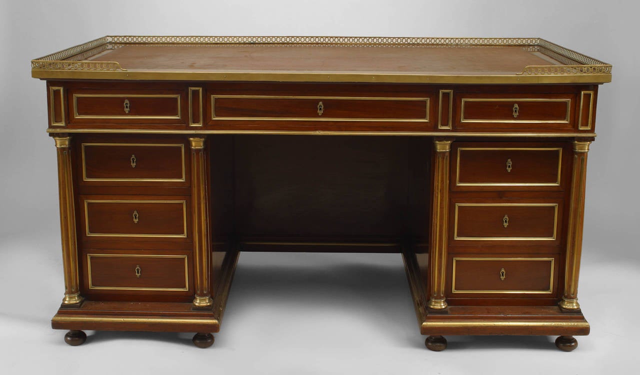 French Louis XVI Style Mahogany Kneehole Desk In Good Condition For Sale In New York, NY