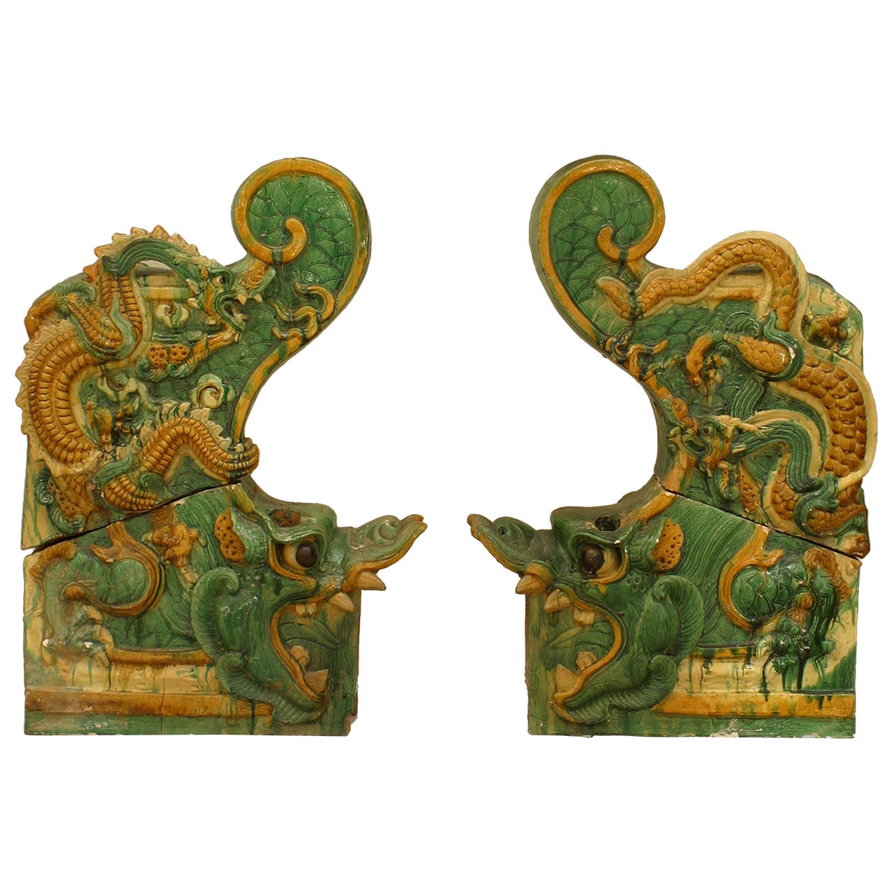 Paire de tuiles de toit en forme de dragon de la dynastie chinoise Ming