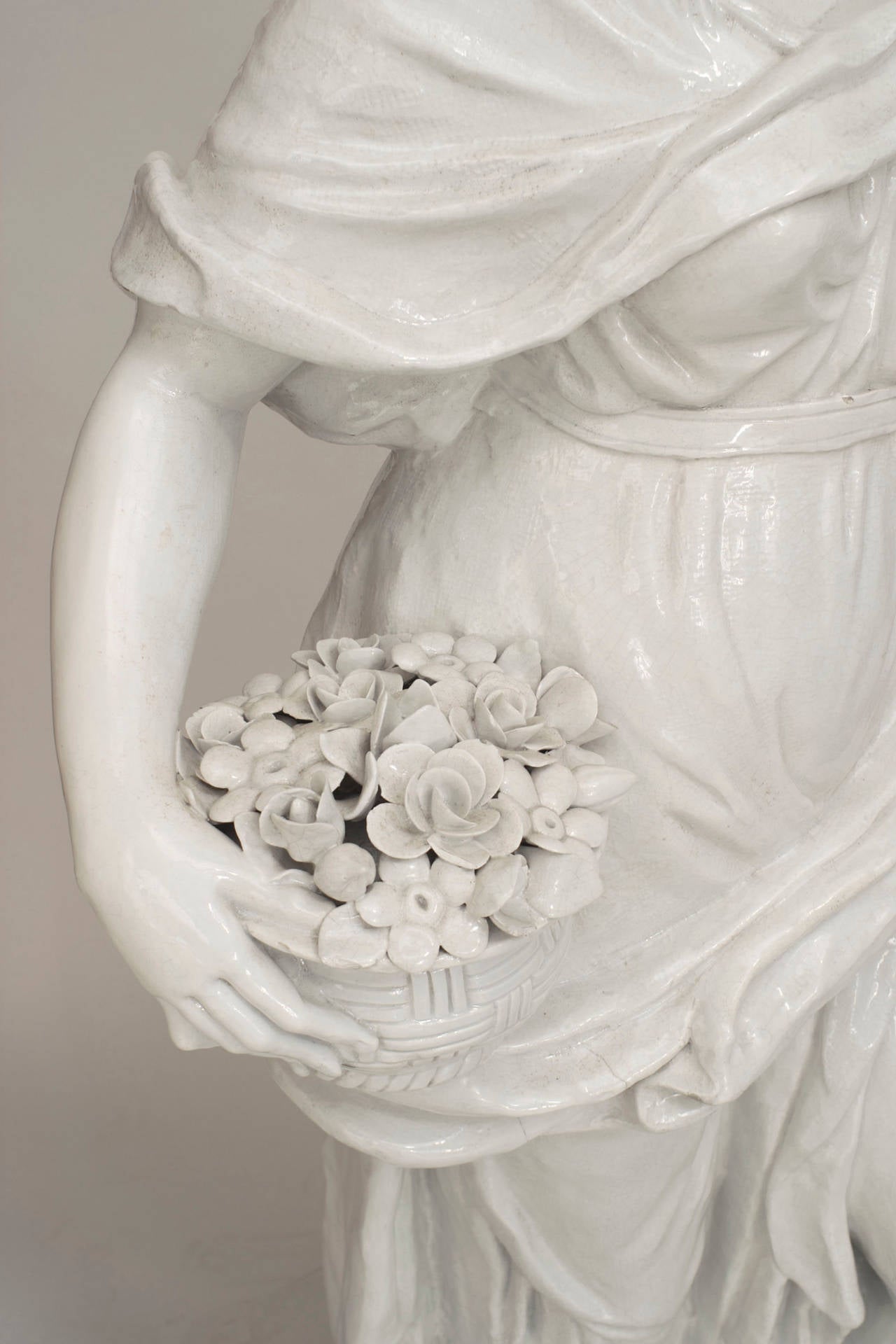 Céramique Statues monumentales néoclassiques en céramique blanche Four Seasons en vente