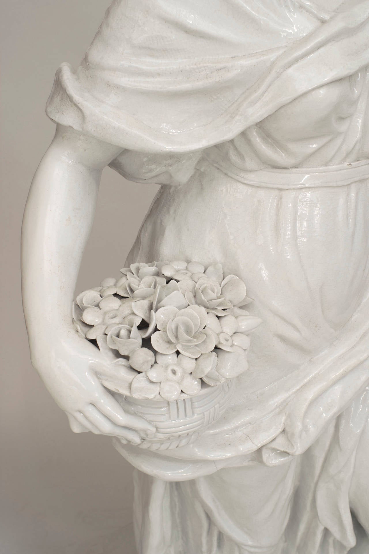 Estatuas monumentales neoclásicas de cerámica blanca Four Seasons Cerámico en venta