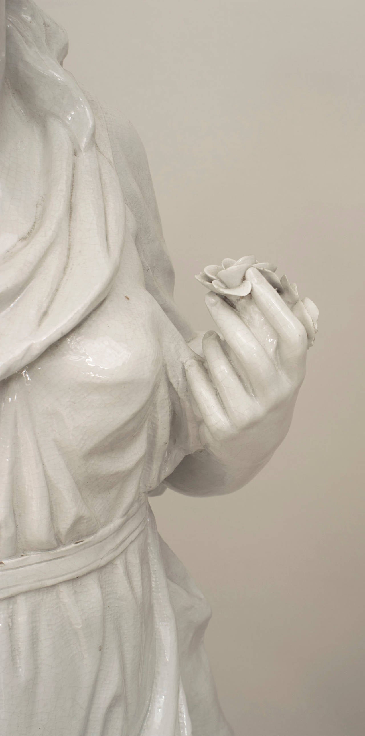Statues monumentales néoclassiques en céramique blanche Four Seasons en vente 1