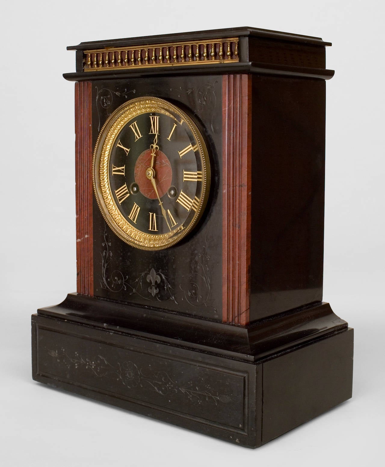 French Victorian Black Marble Mantel Clock In Good Condition For Sale In New York, NY