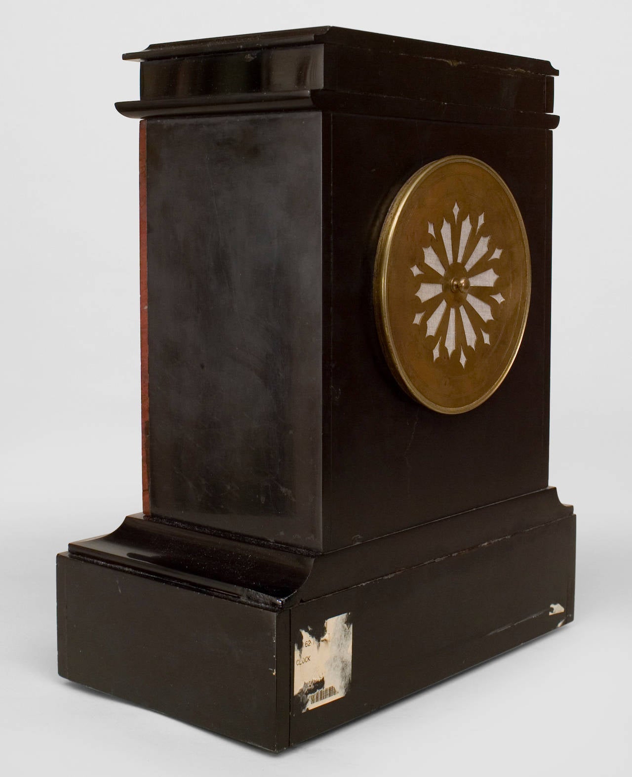 Français Horloge de cheminée victorienne en marbre noir en vente