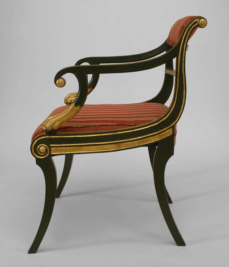 Satz von 12 englischen Regency-Sesseln mit Polster aus grünem und vergoldetem Damast (Britisch) im Angebot
