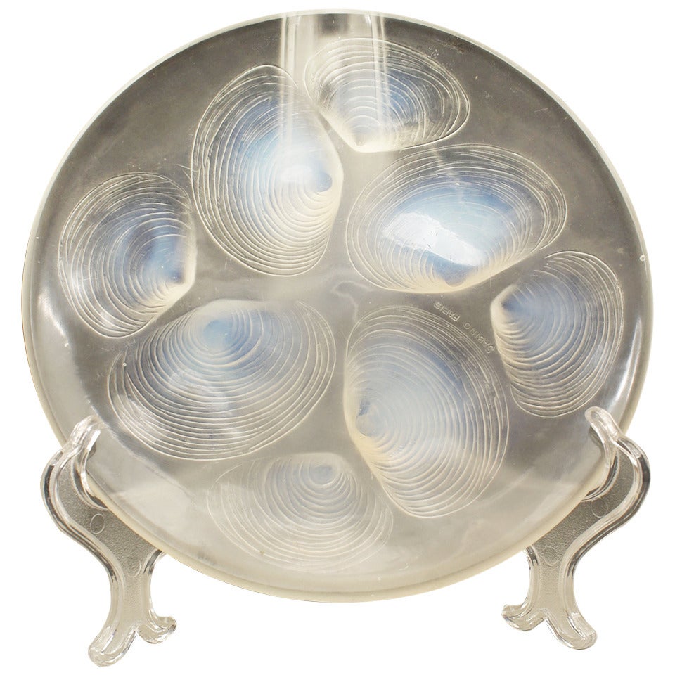 Piatto a conchiglia opalescente francese Art Deco