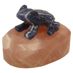 Frog en lapis sur quartz rose