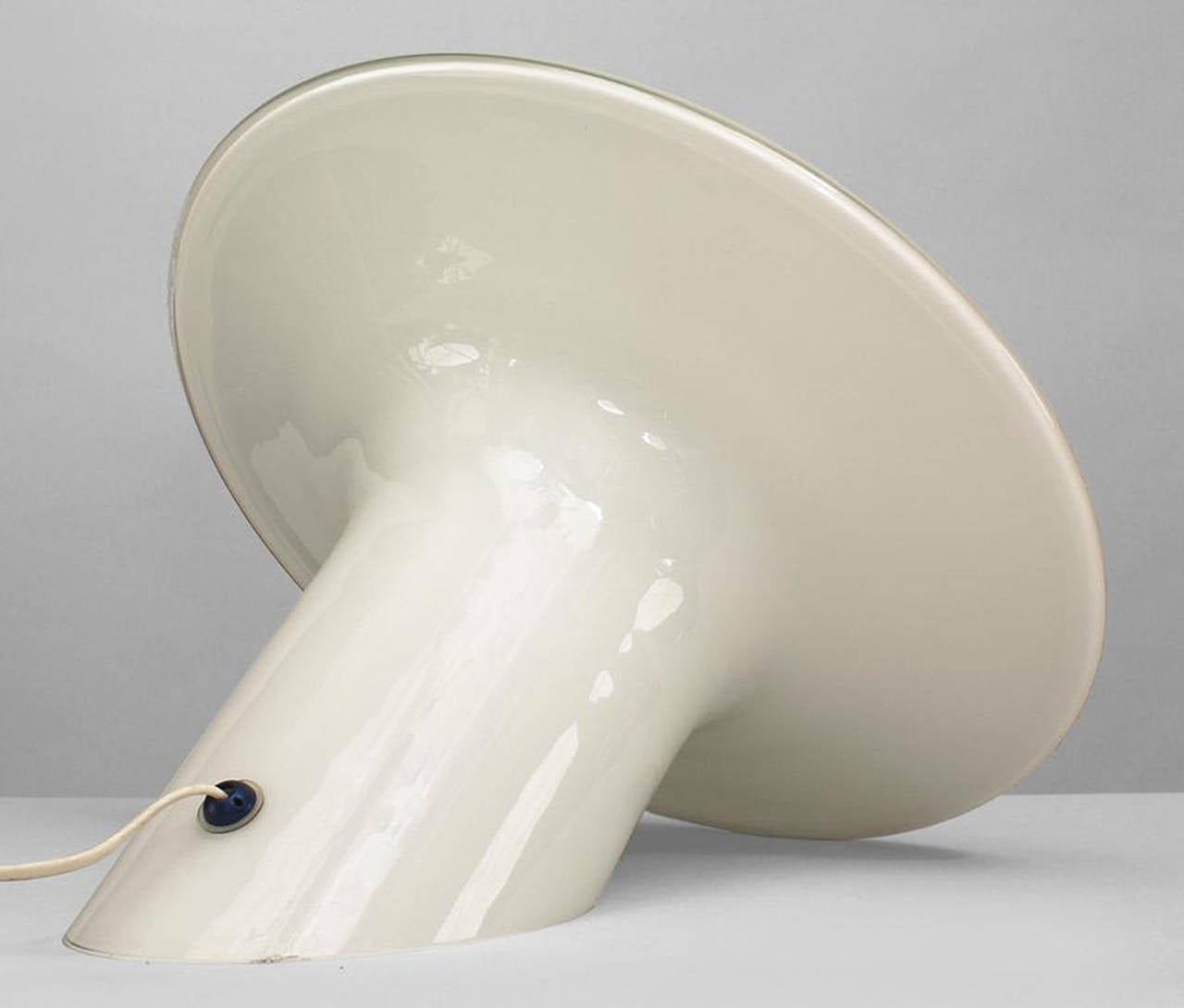 Italian Murano Vistosi White Opaline Glass Mushroom Table Lamp In Excellent Condition For Sale In New York, NY