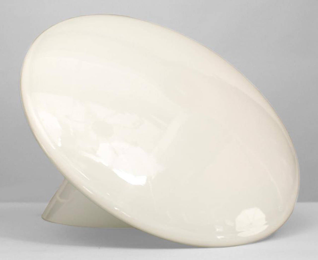 Lampe de table en verre opalin blanc 