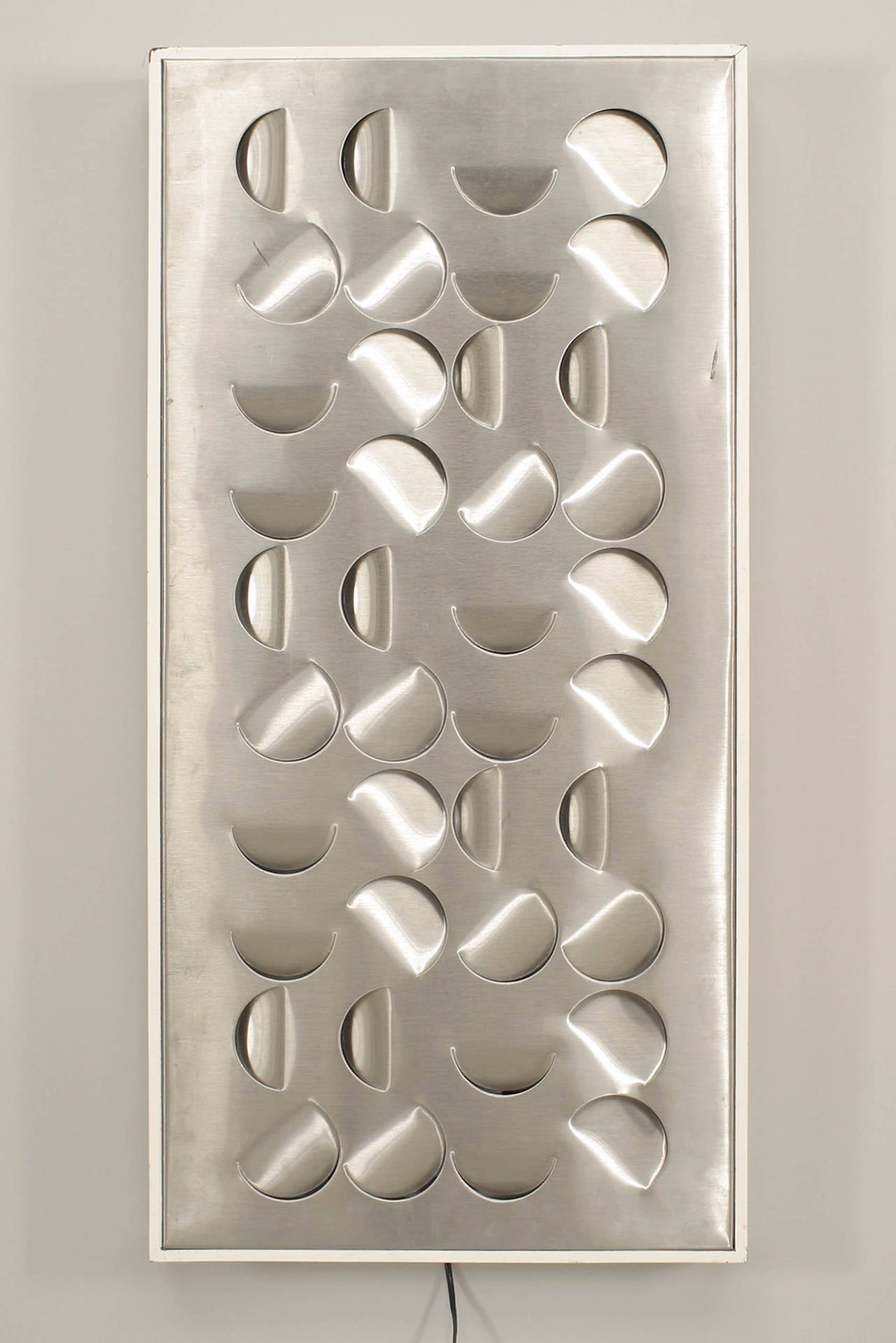 1960's Italian Modernist aluminum rectangular wall light with half round cut out
designs in a white lacquered frame, by Giacomo Benevelli.