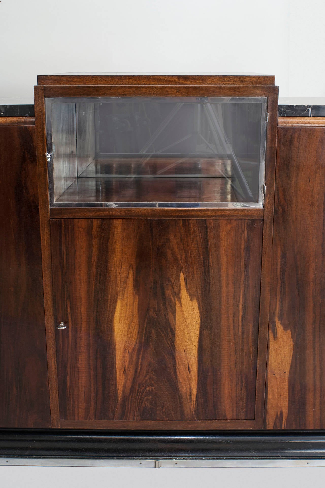 French Art Deco Rosewood Sideboard In Good Condition For Sale In New York, NY