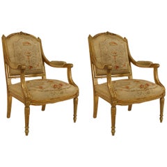Paar französische Sessel im Louis-XVI.-Stil mit Aubusson-Polsterung aus vergoldetem Holz
