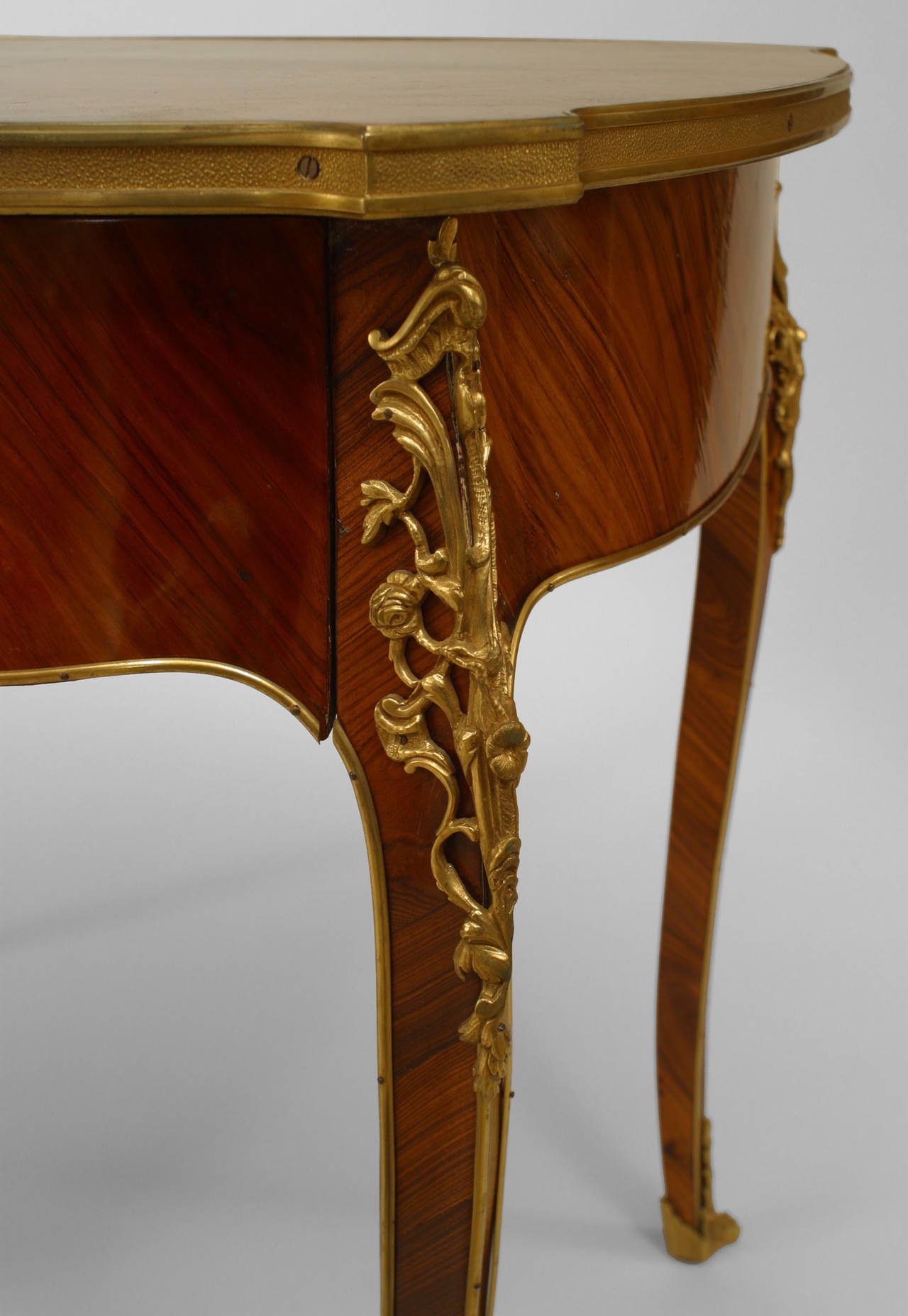 French Louis XV Style Parquetry Table Desk In Good Condition For Sale In New York, NY