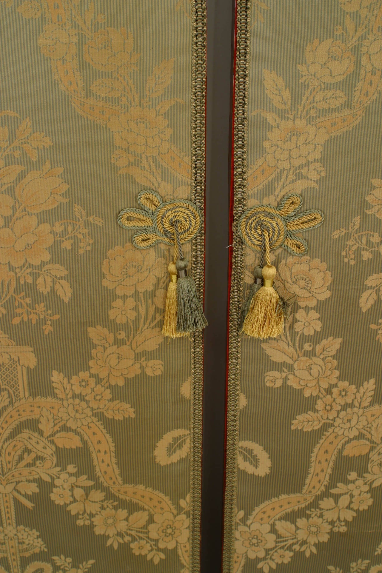 Sculpté Paire de panneaux de porte chinois sculptés et laqués en vente