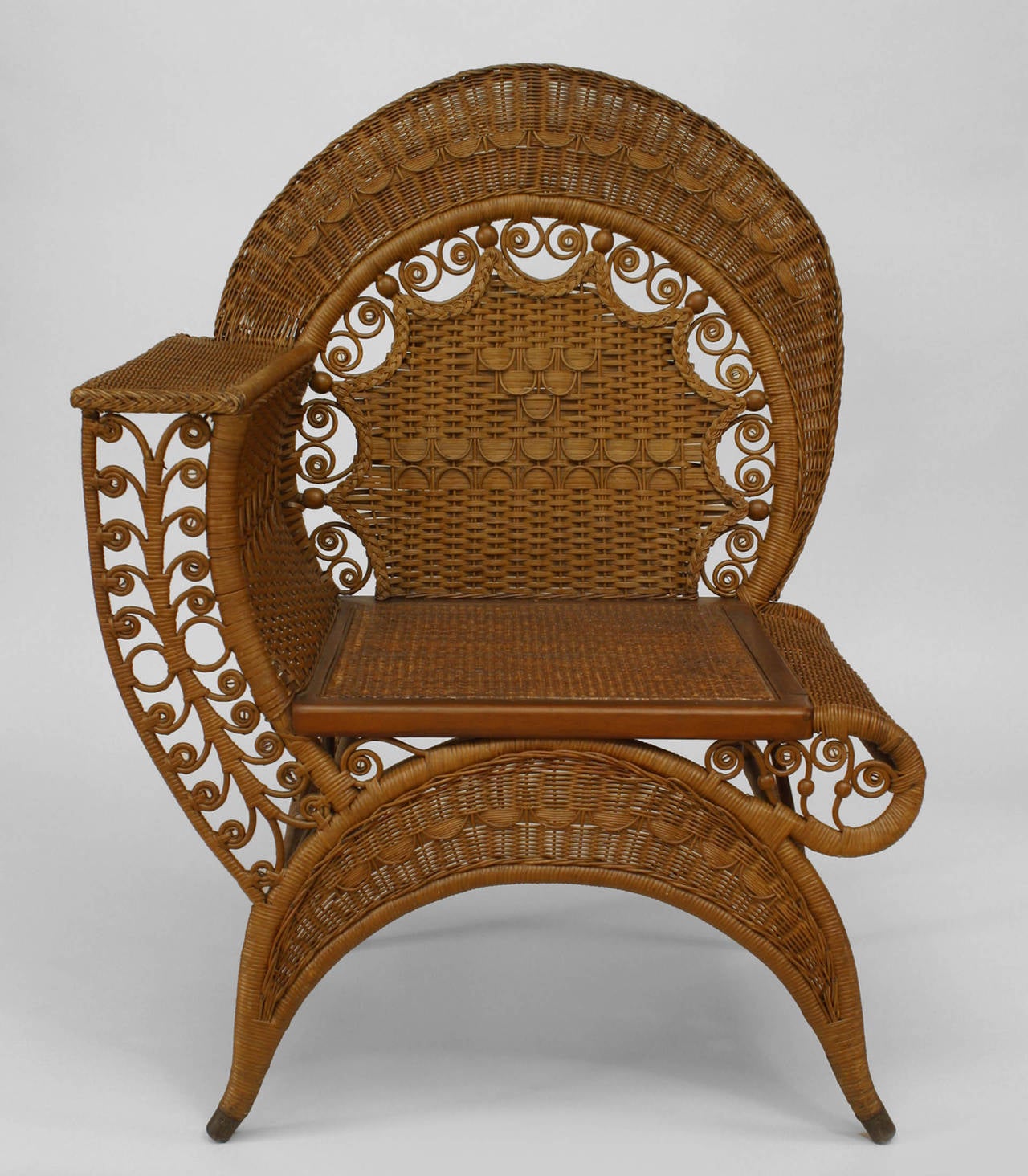 American Victorian natural wicker recamier design photographer's chair with
woven back with festoon design and scroll trim. Bears a Heywood-Wakefield label.