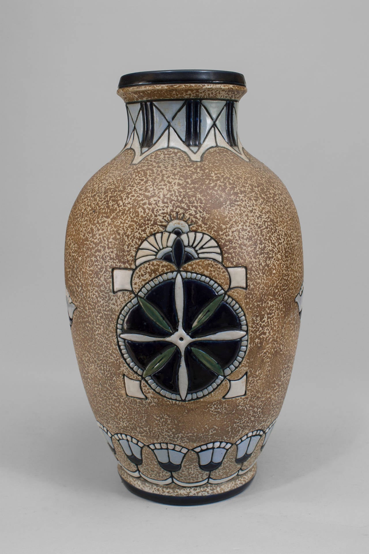 Vase néo-égyptien tchèque du début du 20e siècle