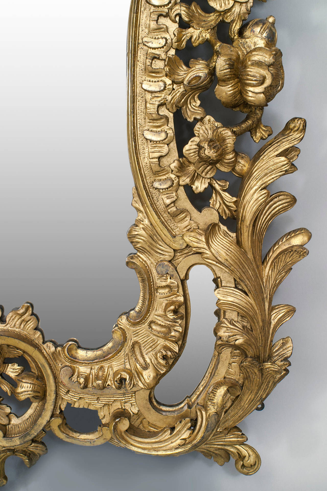 19th Century English Georgian Style Gilt Carved Eagle Pediment Wall Mirror For Sale