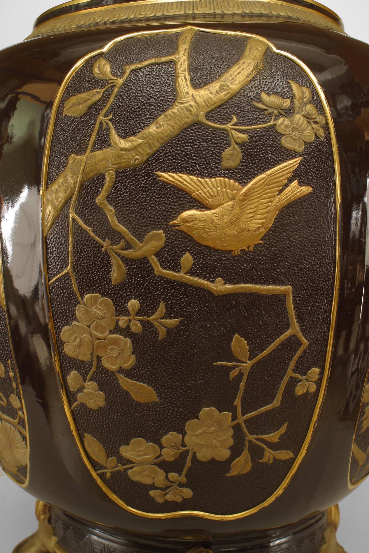 19th Century English Chinoiserie Porcelain Jardiniere by Minton In Fair Condition In New York, NY