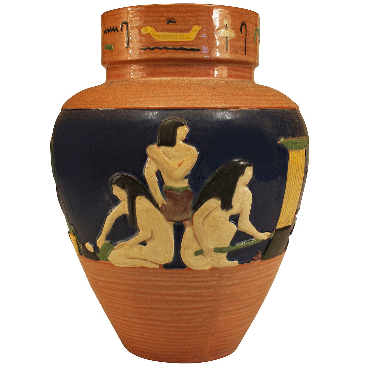 Vase en céramique de style égyptien avec motif figuratif en vente
