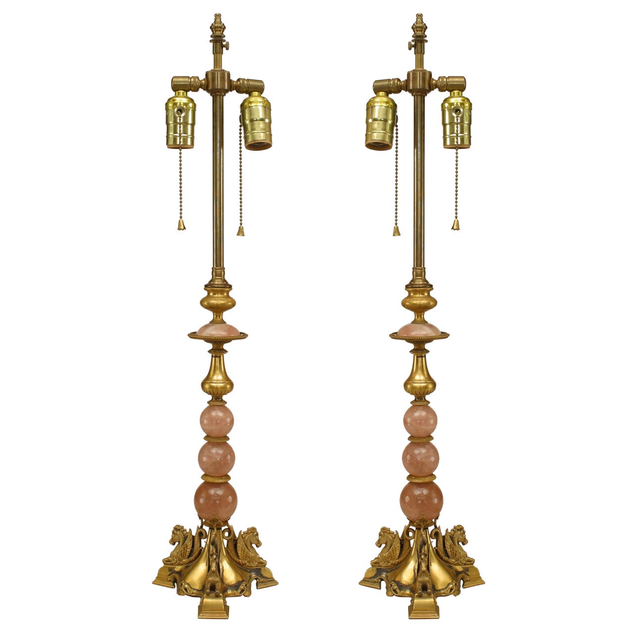 Paire de lampes de table françaises de l'époque médiévale en quartz rose et bronze