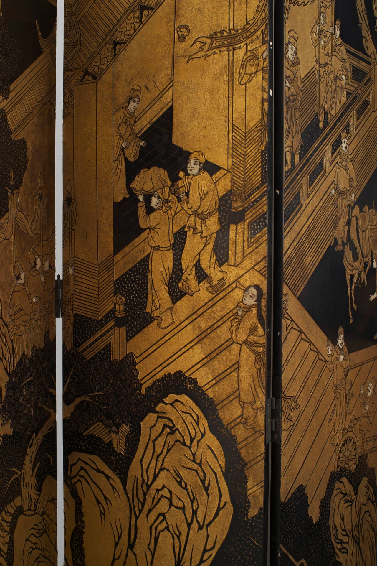 Late 19th Early 20th Century Lacquered 12-Panel Screen In Good Condition For Sale In New York, NY