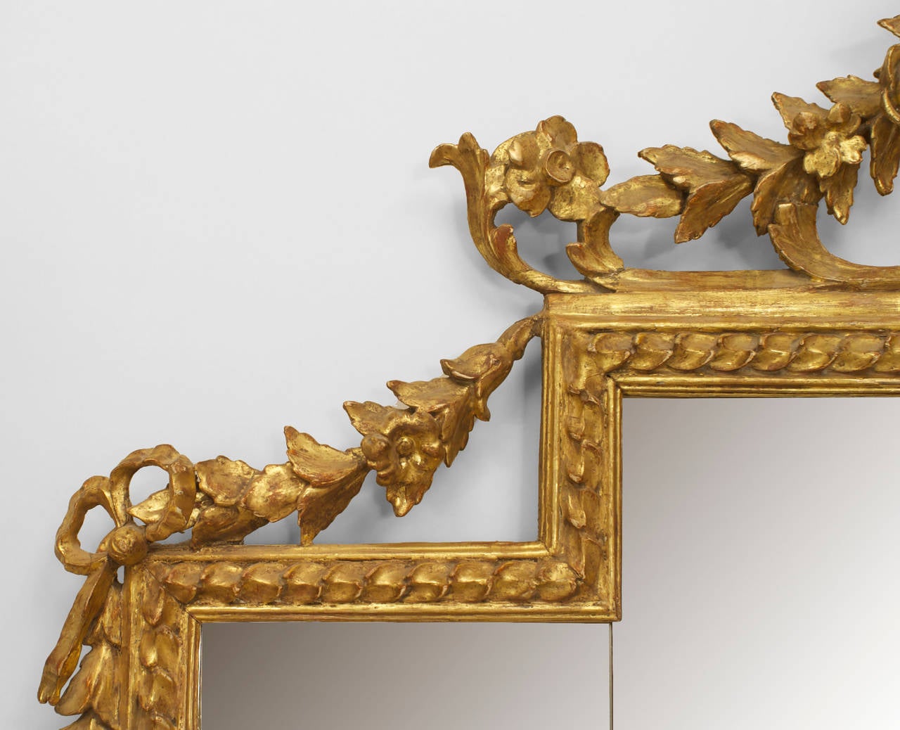18th Century Italian Neoclassical Giltwood Mirror with Festoon Pediment In Excellent Condition In New York, NY