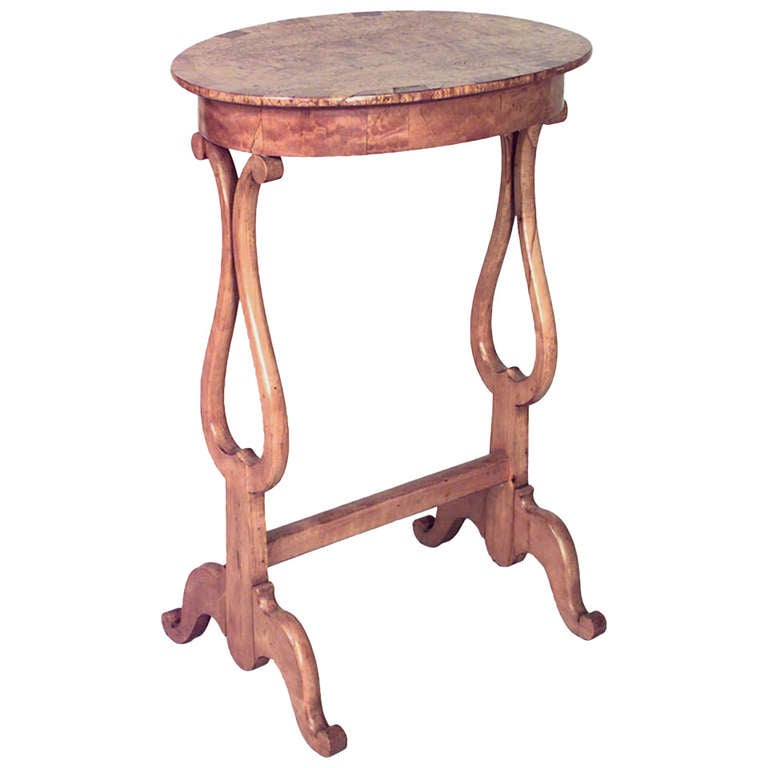 Table d'appoint en bouleau de Karelie Biedermeier d'Europe du Nord